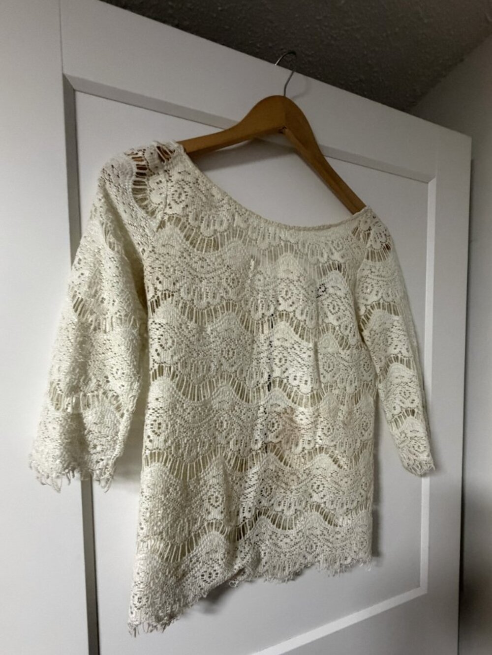Vintage-Inspired Sheer Lace Top Perfect Festival Wear - Picture 2 of 2